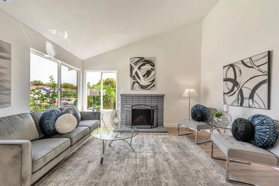 295 Esmeralda Ct, San Jose, CA 95116 - Image #2