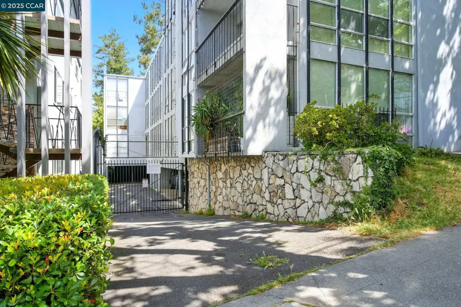 193 Montecito  #303, Oakland, CA 94610 - Image #2