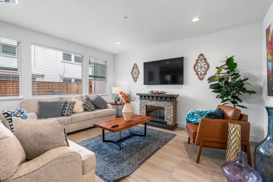 157 Frost Dr, Mountain House, CA 95391 - Image #2