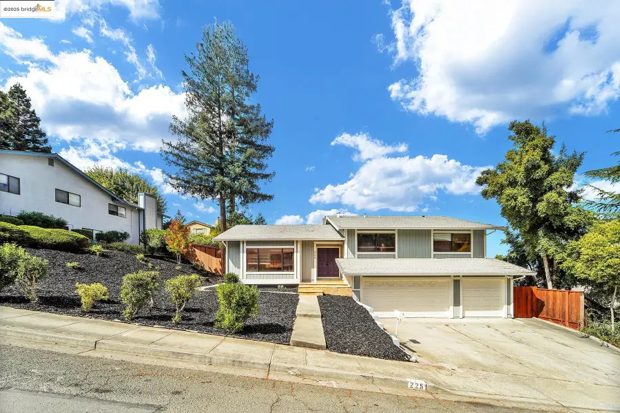 225 Skyline Dr, Vallejo, CA 94591 - Image #2