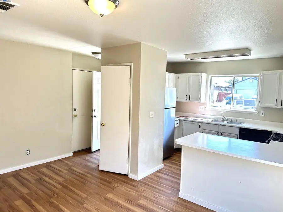 10538 Creekside Cir, Oakland, CA 94603 - Image #2