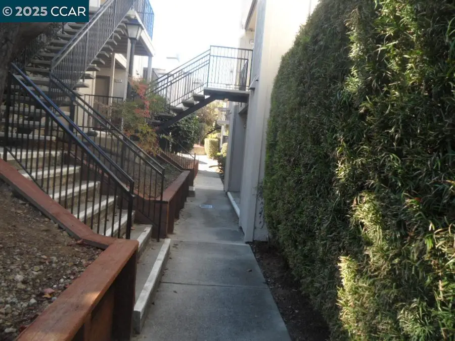 1405 Hull Ln, Martinez, CA 94553 - Image #3