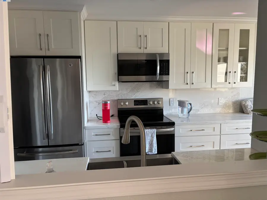 21109 Gary Dr  #206, Hayward, CA 94546 - Image #2