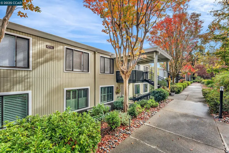 1216 Fairlawn Ct  #8, Walnut Creek, CA 94595 - Image #3