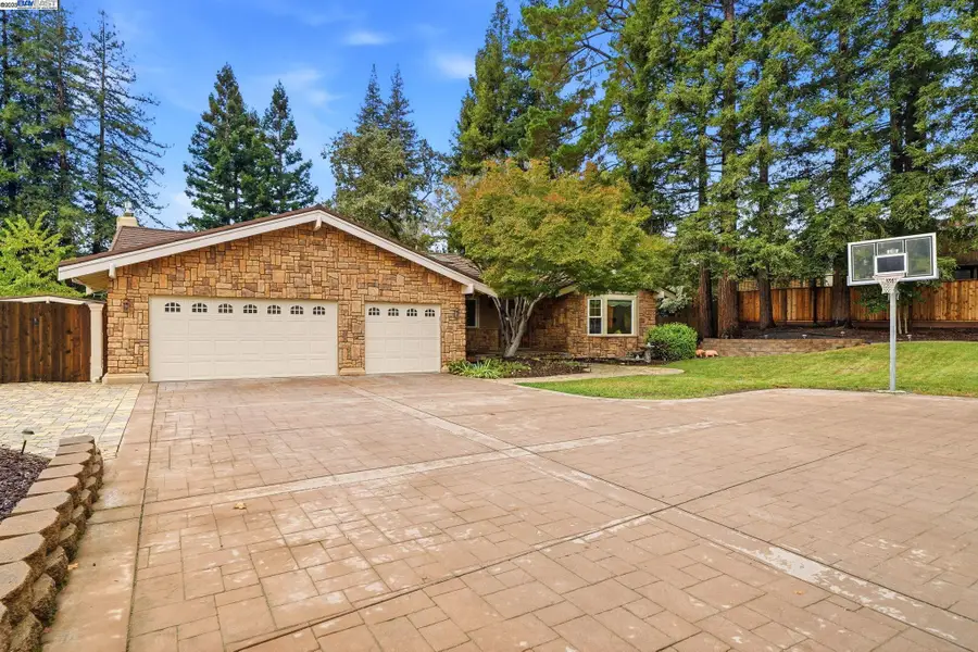 554 Freitas Rd, Danville, CA 94526 - Image #2
