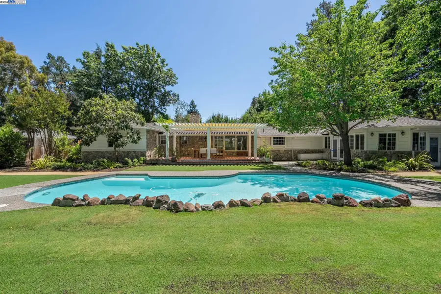 55 Cora Ct, Walnut Creek, CA 94597 - Image #3