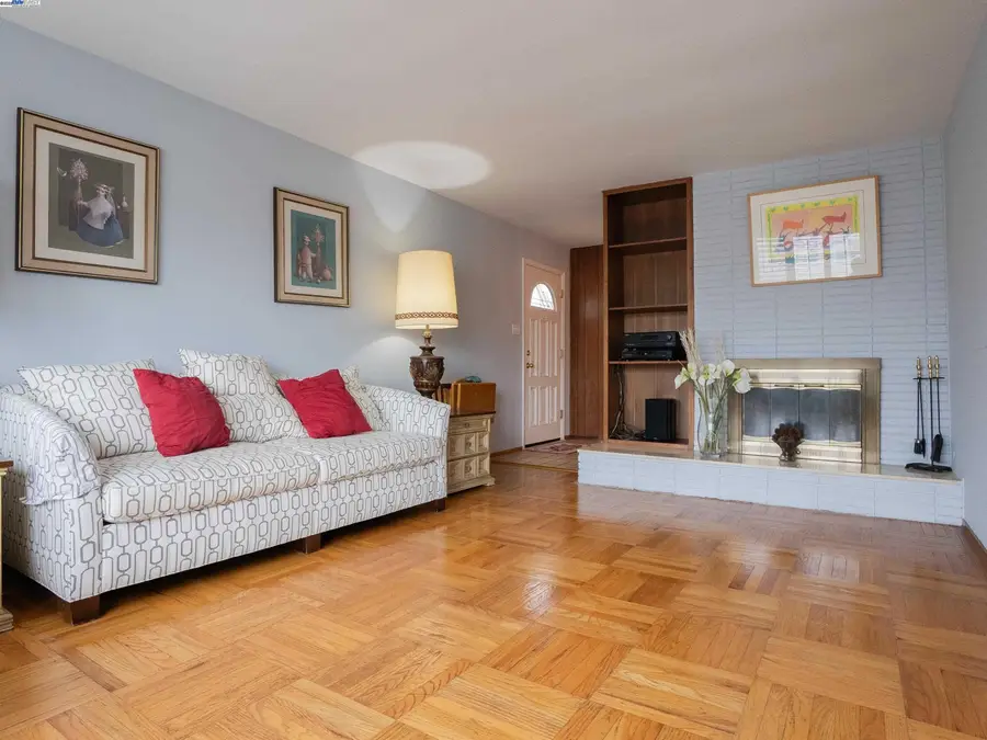 231 Saint Catherine Dr, Daly City, CA 94015 - Image #3