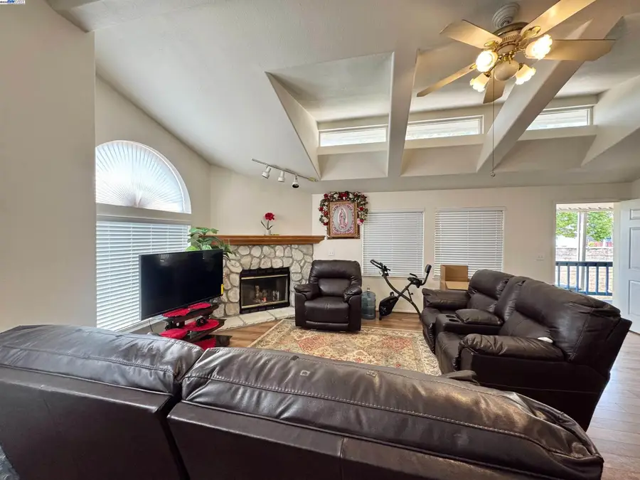 1220 Tasman Dr  #39, Sunnyvale, CA 94089 - Image #2