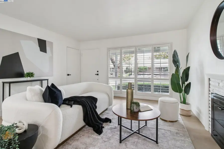 16045 Via Cordoba, San Lorenzo, CA 94580 - Image #2