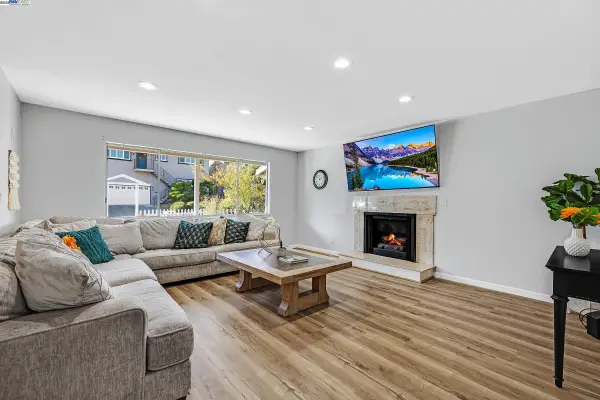 19464 Yuma St, CASTRO VALLEY, CA 94546