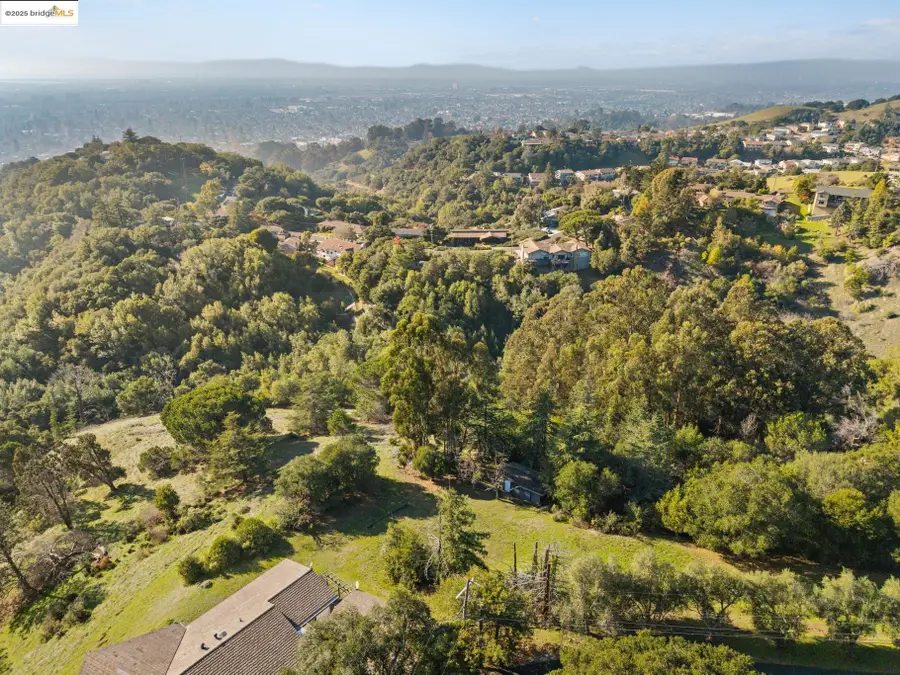 11330 Lochard St, Oakland, CA 94605 - Image #3