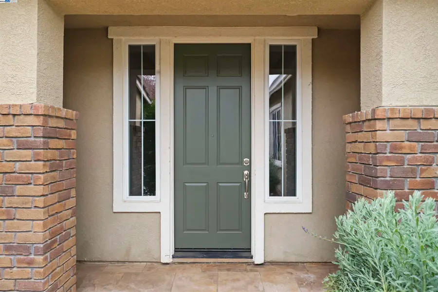 204 Daylily Ln, Patterson, CA 95363 - Image #3