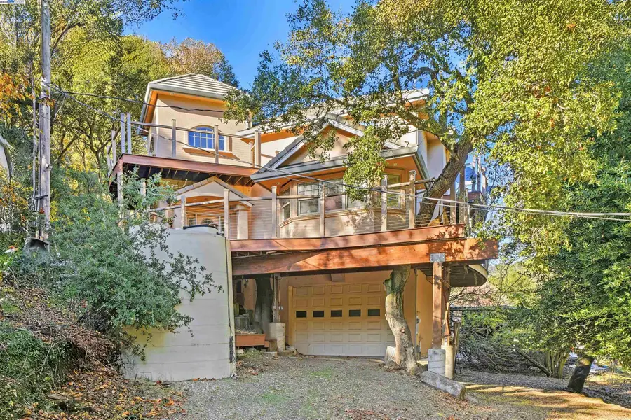 36215 Palomares Rd, Castro Valley, CA 94552 - Image #2