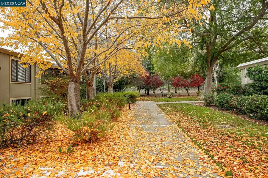 1131 Oakmont Drive  #6, Walnut Creek, CA 94595 - Image #2