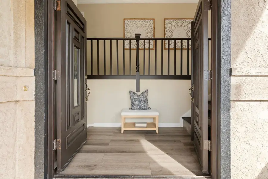 27912 Farm Hill Dr, Hayward, CA 94542 - Image #2