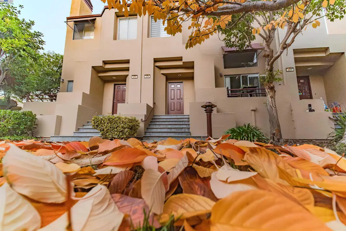 219 Commons Ln, Foster City, CA 94404 - Image #1