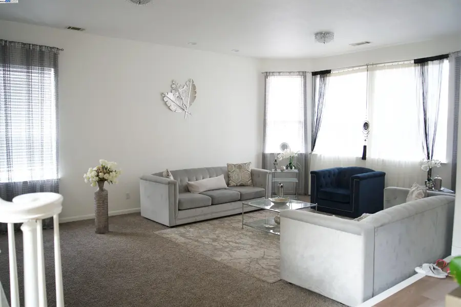 1233 Plaza Ct, Tracy, CA 95377 - Image #2