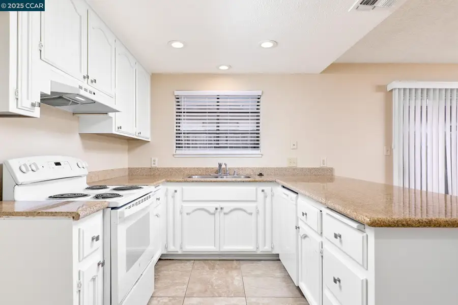 4413 76Th St, Sacramento, CA 95820 - Image #3