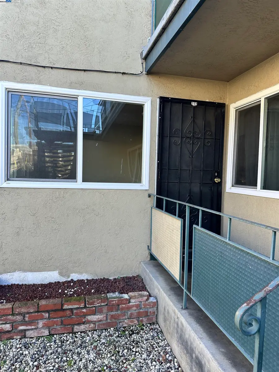 220 Flanders Ct, Hayward, CA 94541 - Image #2