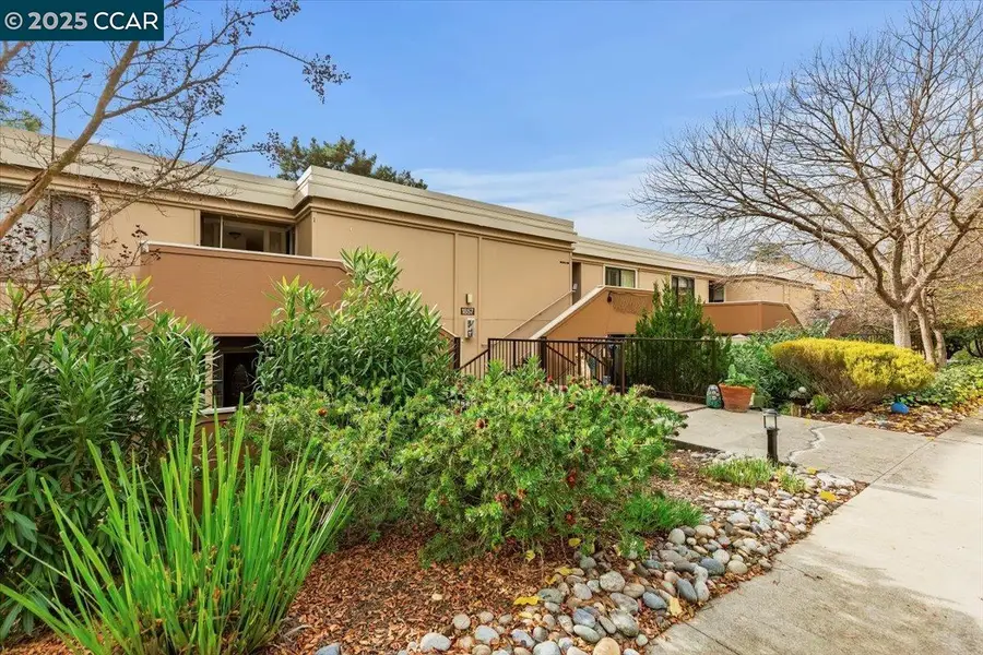 1857 Golden Rain Rd  #Unit 2, Walnut Creek, CA 94595 - Image #2