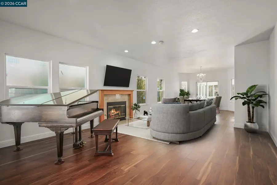 367 Hemleb Ct, Pinole, CA 94564 - Image #3