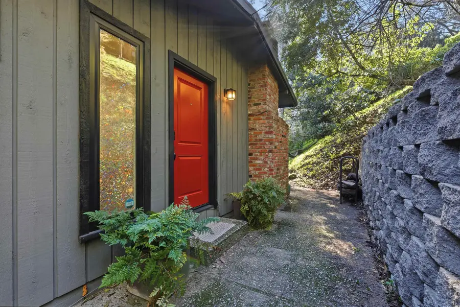 6416 Valley View Rd, Oakland, CA 94611 - Image #2