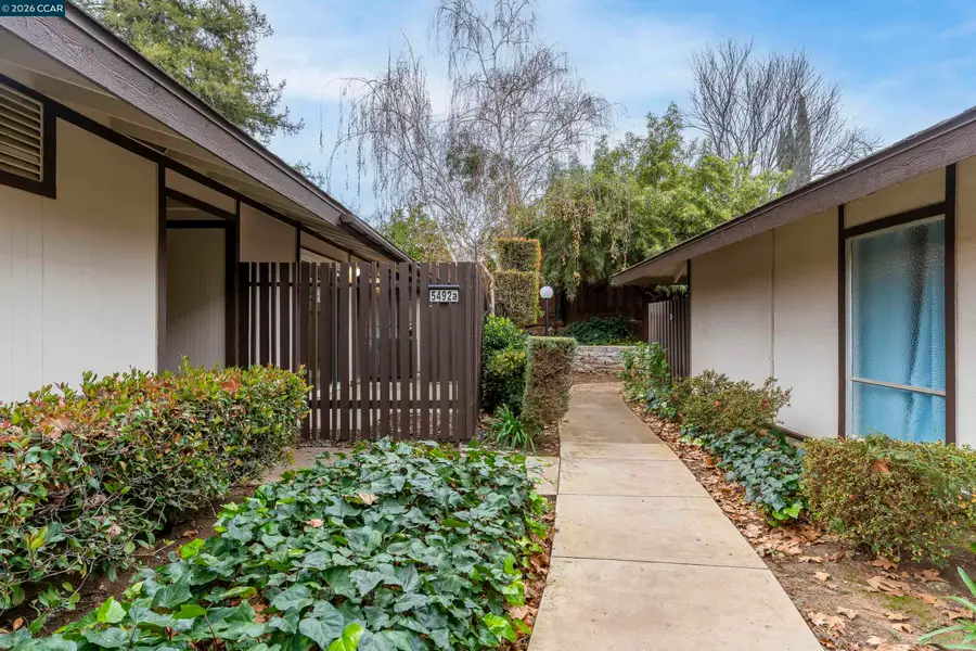 5492 Roundtree Dr  #A, Concord, CA 94521 - Image #3