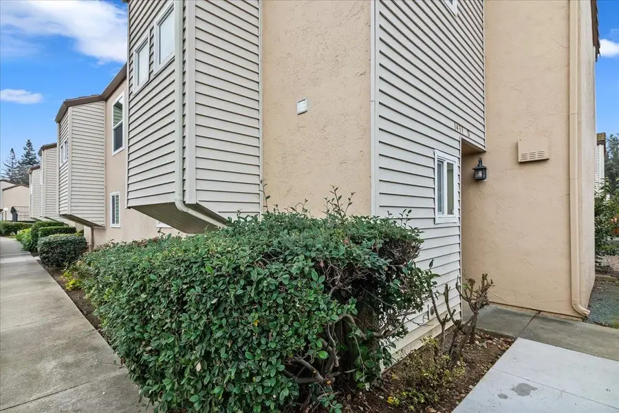 1431 Bel Air Dr  #D, Concord, CA 94521 - Image #2