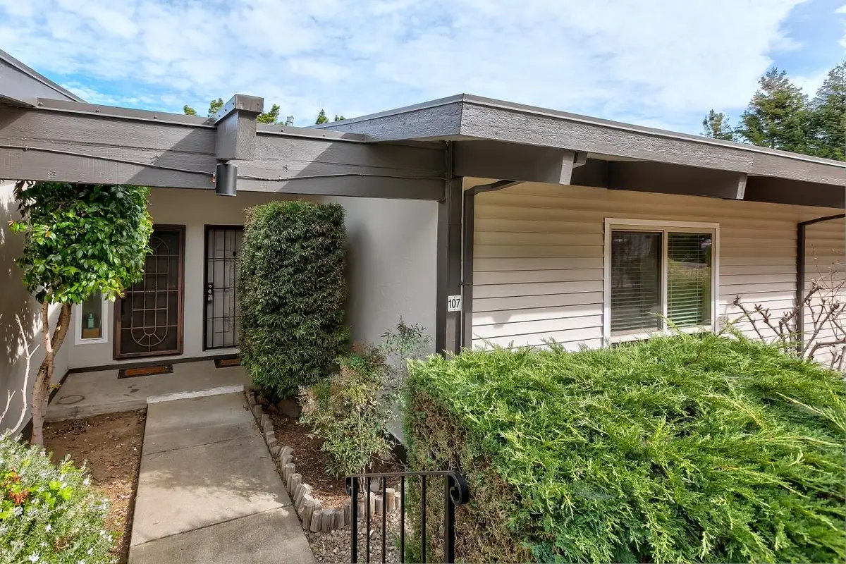 19100 Crest  #107, Castro Valley, CA 94546 - Image #1