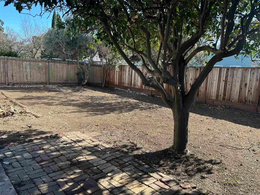 1086 Mersey Ave, San Leandro, CA 94579 - Image #2