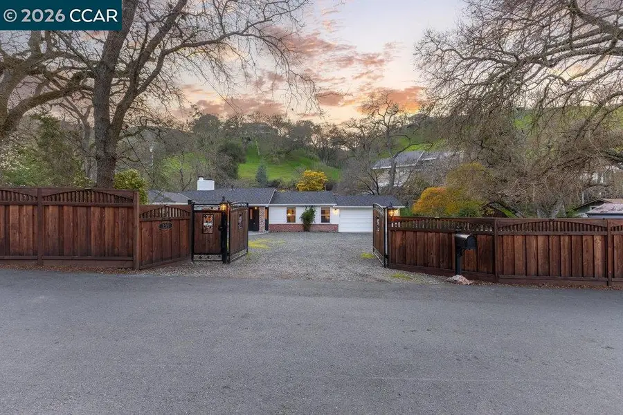 205 Castle Hill Ranch Rd, Walnut Creek, CA 94595 - Image #2