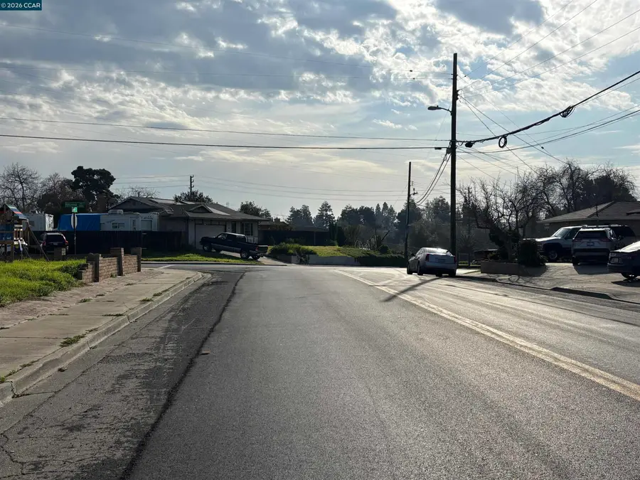 1304 13Th St, Antioch, CA 94509 - #3