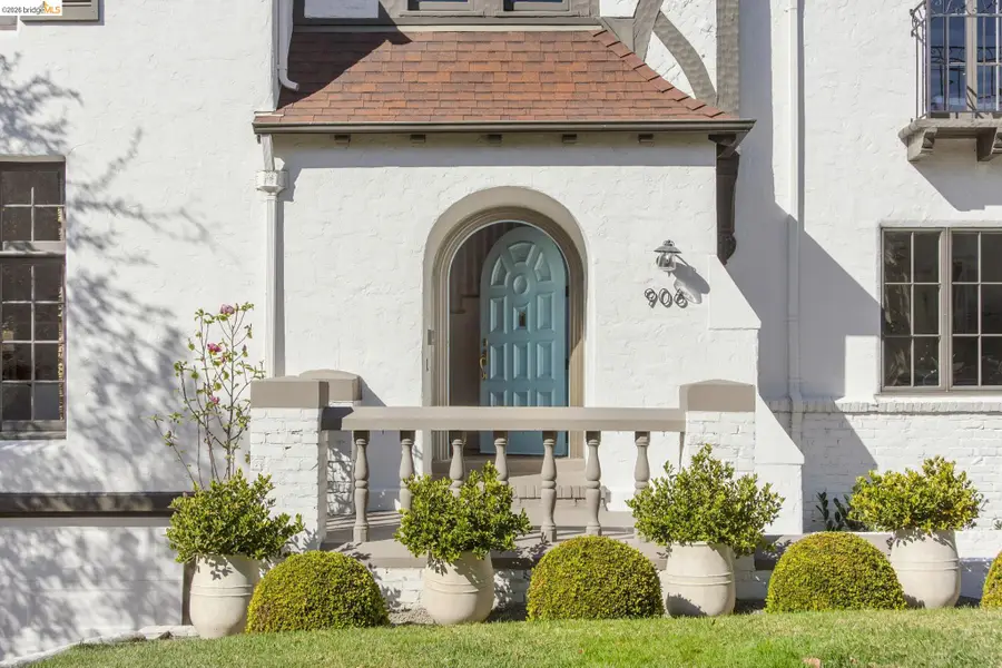 906 Paramount Rd, Oakland, CA 94610 - #3