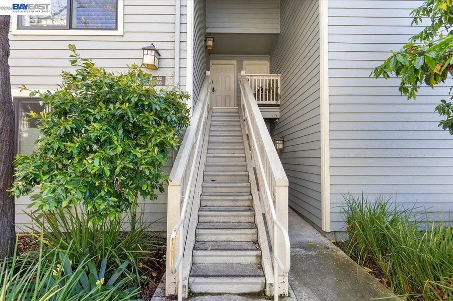 130 Lakeshore Ct, Richmond, CA 94804 - #2