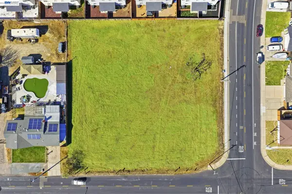 445 Walnut Ave, MANTECA, CA 95336