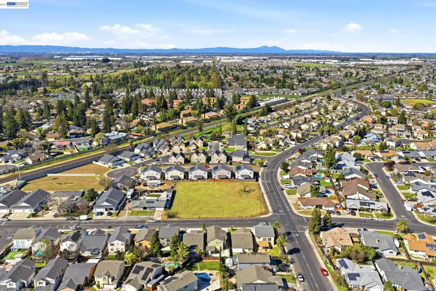 445 Walnut Ave, Manteca, CA 95336 - #2