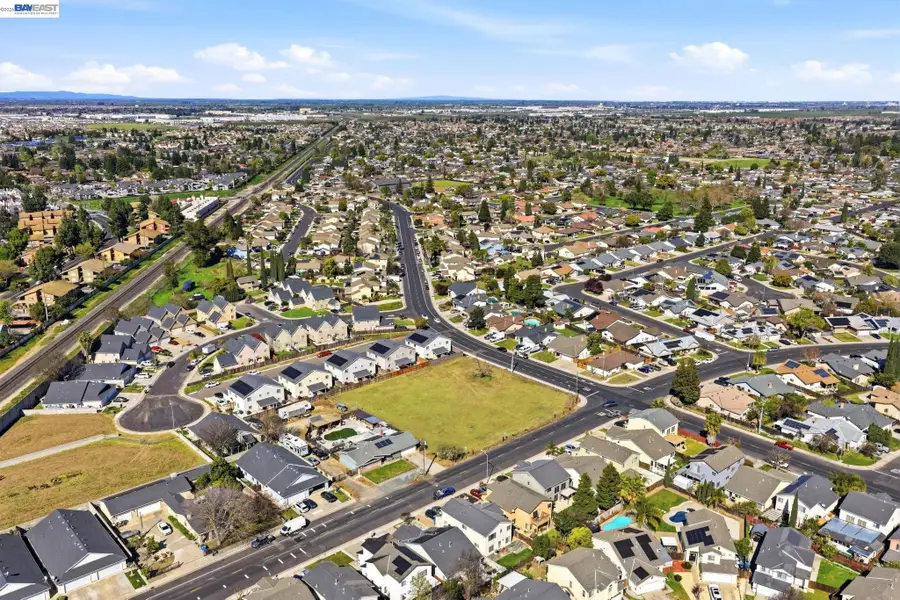 445 Walnut Ave, Manteca, CA 95336 - #3