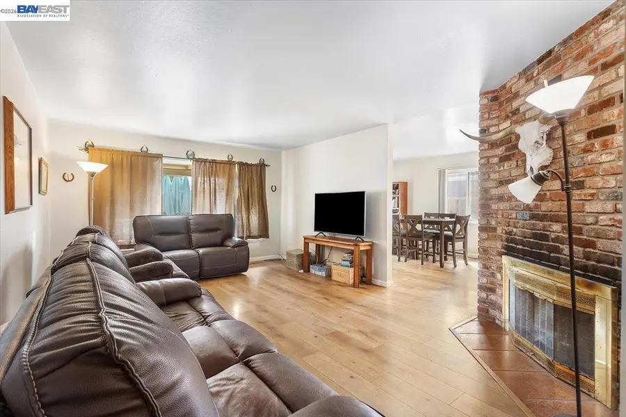 21330 Kahlert St, Castro Valley, CA 94546 - #3