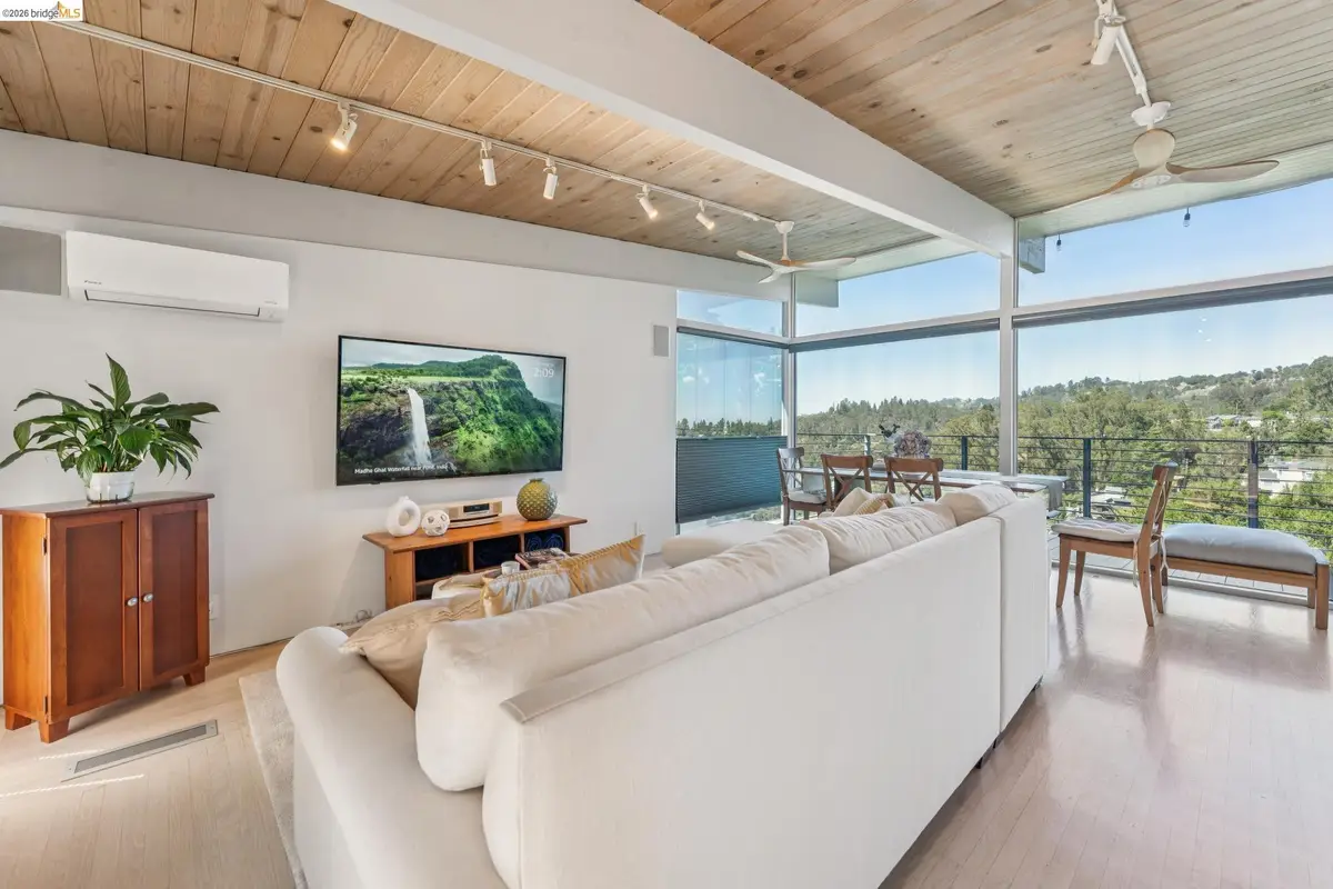 6733 Snake Rd, Oakland, CA 94611 - #1