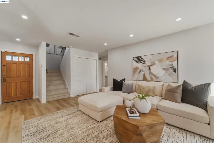 32471 Lake Ree St, Fremont, CA 94555 - #3