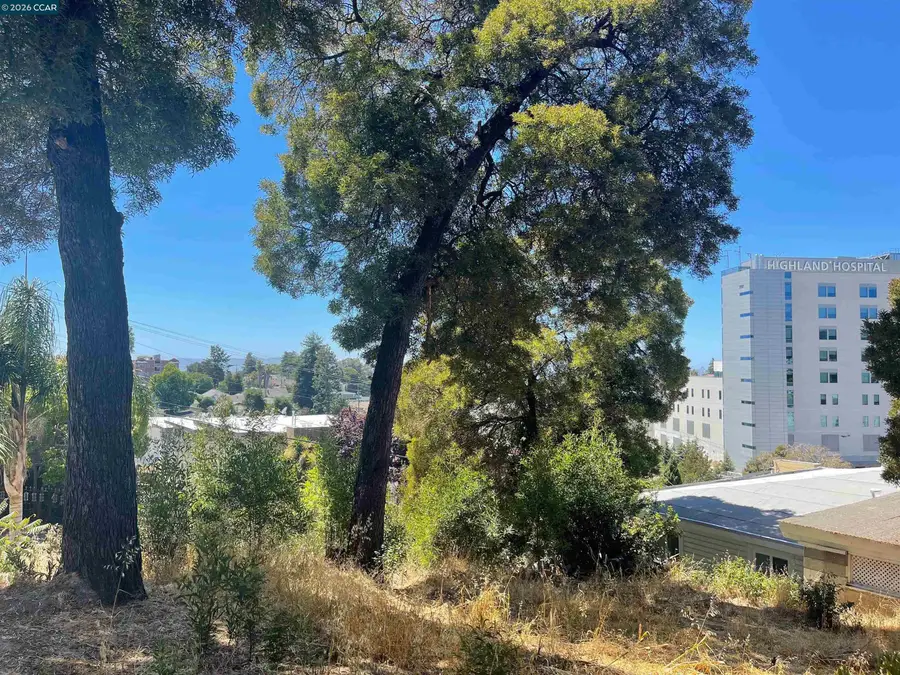 1930 30Th St, Oakland, CA 94606 - #2