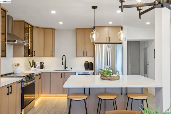 2772 Tice Creek Dr  #4, WALNUT CREEK, CA 94595