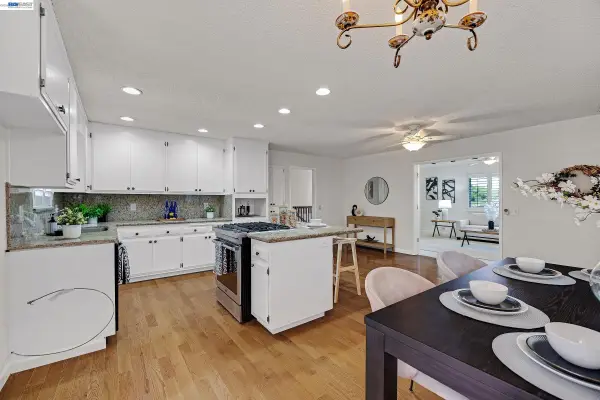 21671 Shady Spring Rd, CASTRO VALLEY, CA 94546