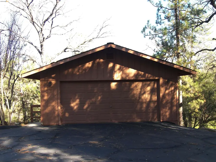 21076 Hillcroft Dr., Groveland, CA 95321 - #3