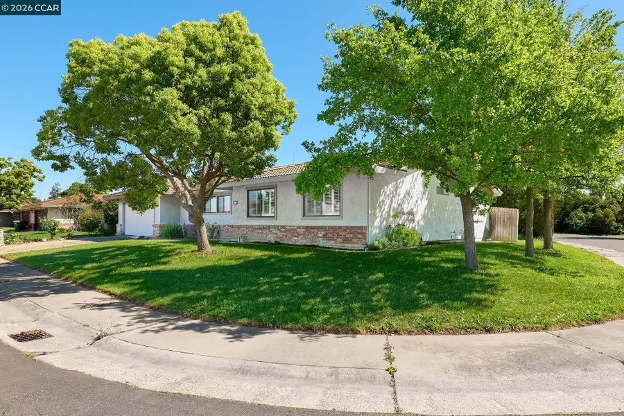 84 Trent Dr, Galt, CA 95632 - #2