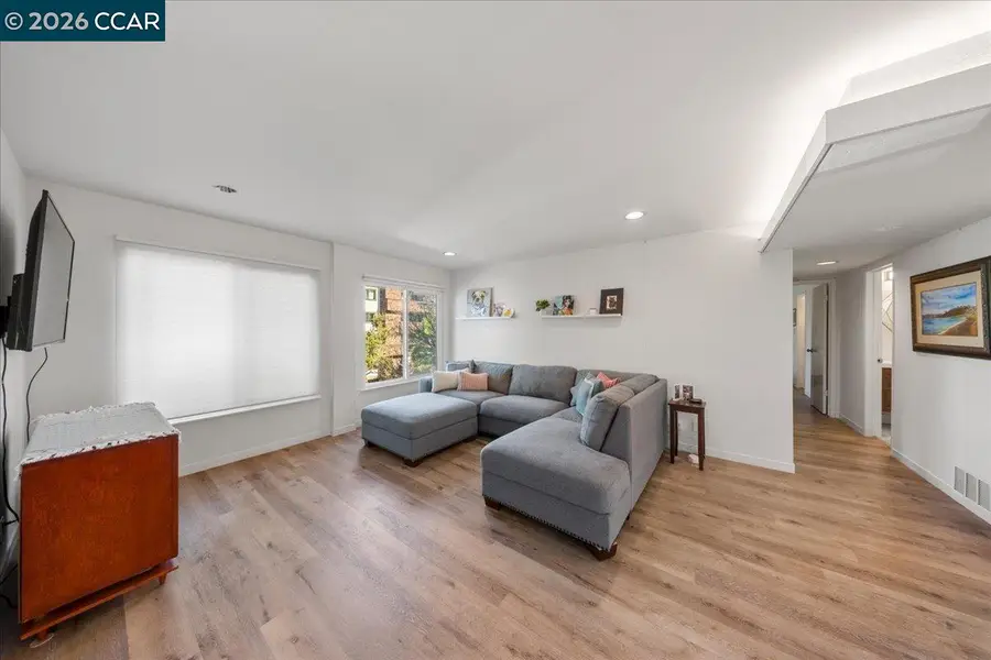 330 Vernon St  #207, Oakland, CA 94610 - #3