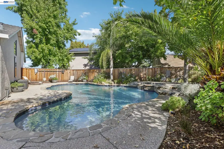 300 Lodgepole Ct, Martinez, CA 94553 - #2