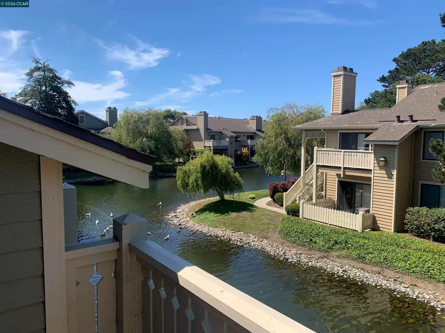 96 Lakeshore Ct, Richmond, CA 94804 - #2