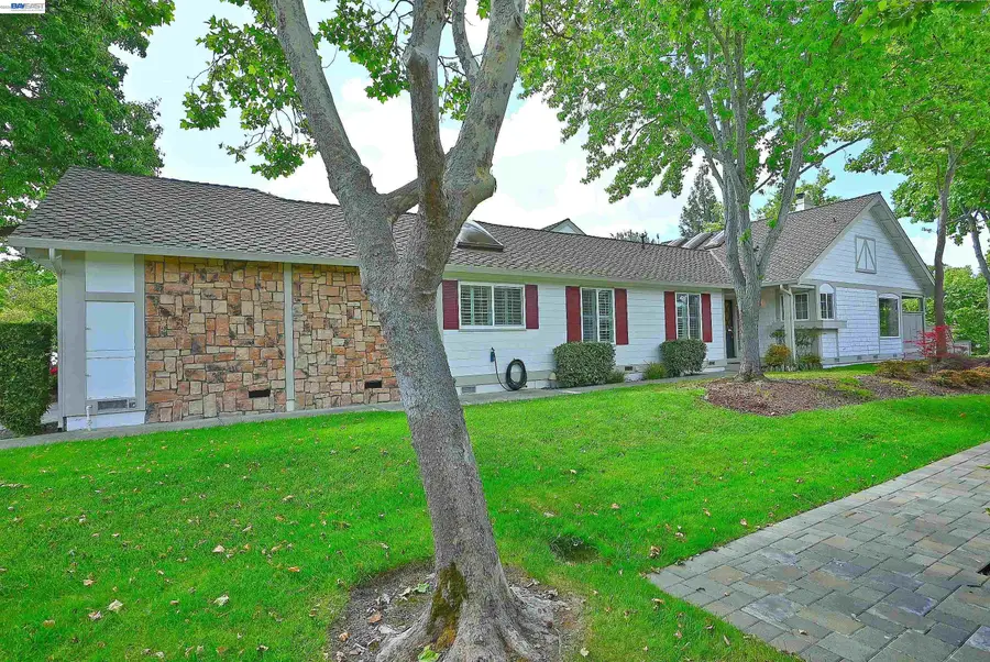 521 Silver Lake Dr, Danville, CA 94526 - #3