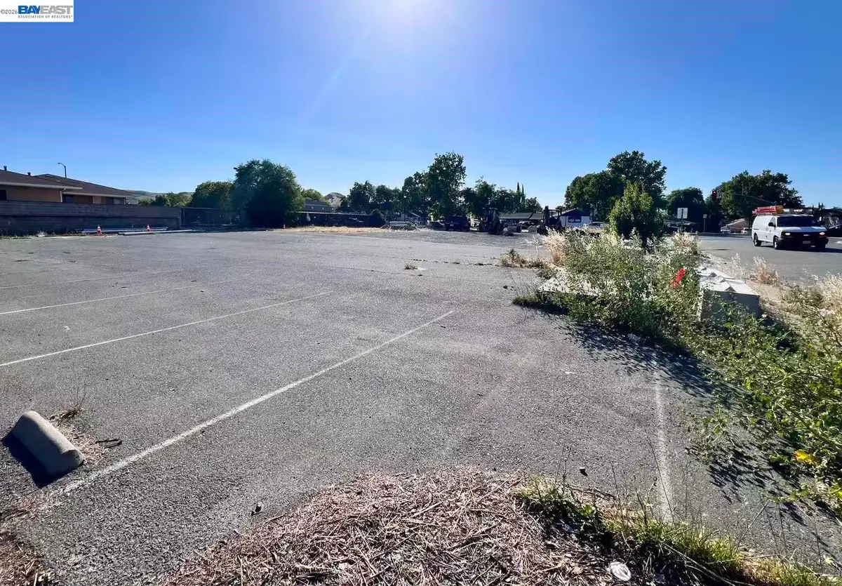 3745 Railroad Ave, Pittsburg, CA 94565 - #1